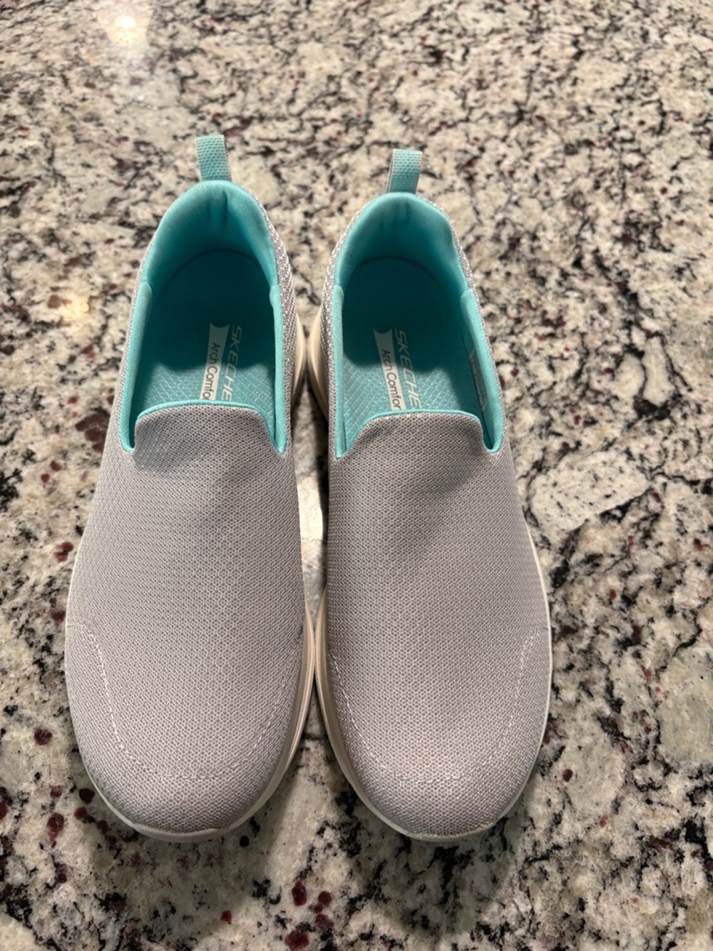 Skechers Arch support Women's Slip-On Sneakers - Light Gray size 7.5 EUC - Picture 4 of 7
